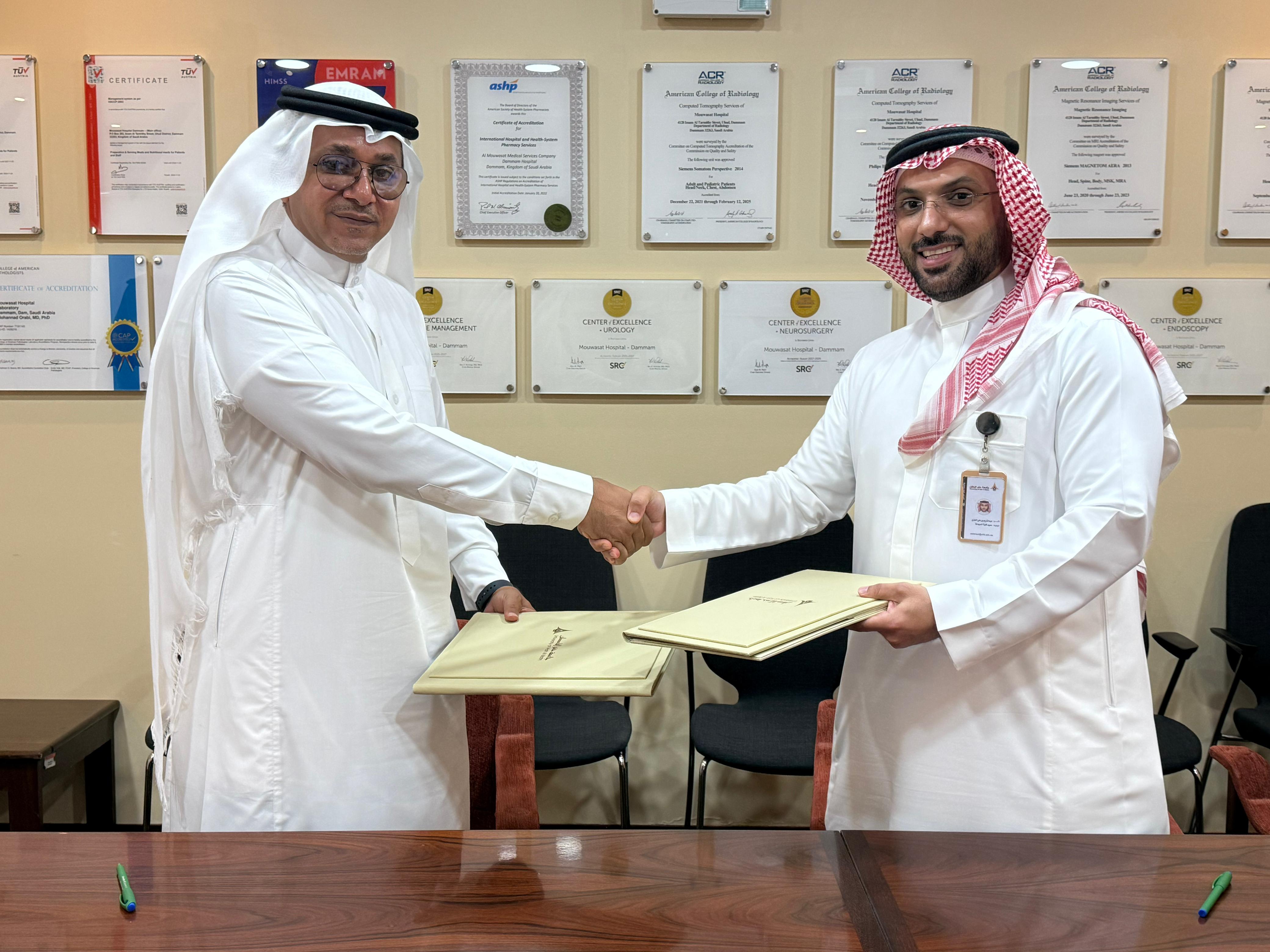جامعة حفر الباطن توقّع مذكرة تعاون مع شركة المواساة للخدمات الطبية في مجال التدريب الصيدلي.