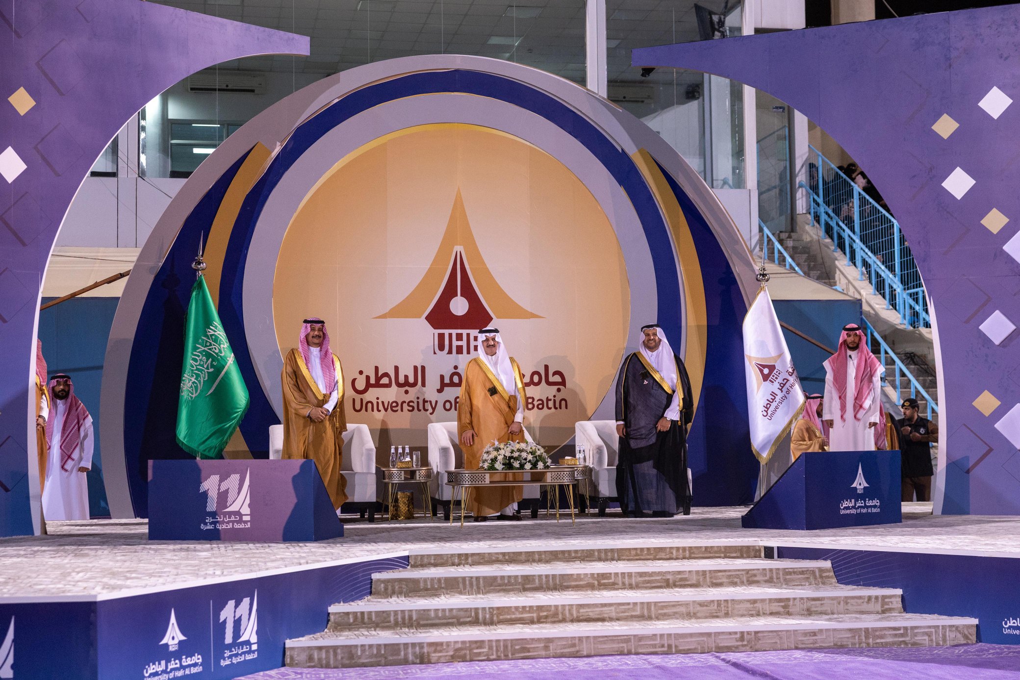 سمو أمير المنطقة الشرقية يرعى حفل تخريج 4966 طالباً وطالبة في جامعة حفر الباطن.