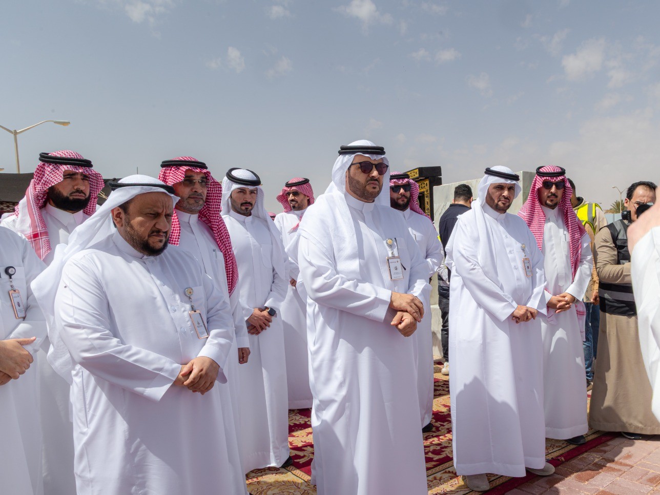 رئيس جامعة حفر الباطن يضع حجر الأساس لمشروع مبنى القاعات المشتركة في المدينة الجامعية.
